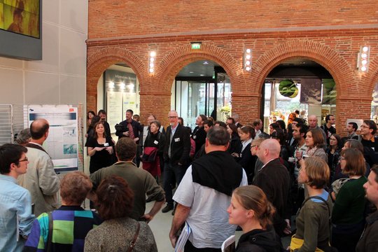 Personen in Museum
